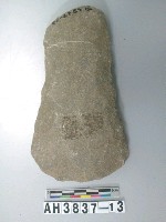藏品(中型淺腰舌刃打製石斧)的圖片